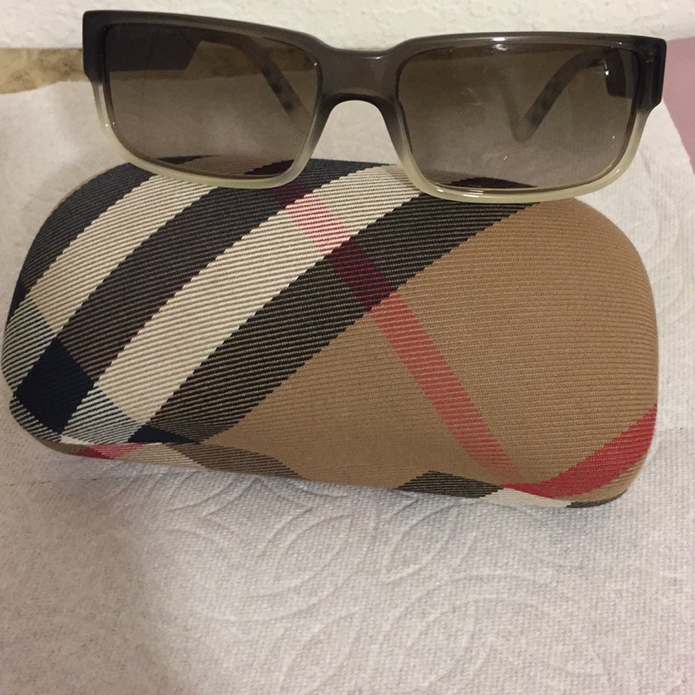 BURBERRY sunglass - Picture 2 of 8